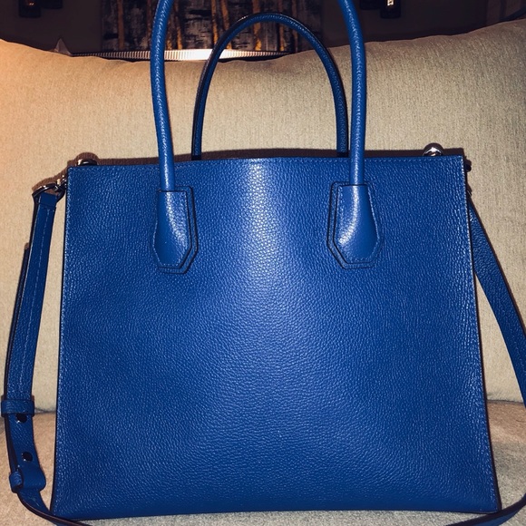 MICHAEL KORS AZURE HANDBAG & FLORAL ZIP WALLET SET - Picture 2 of 8